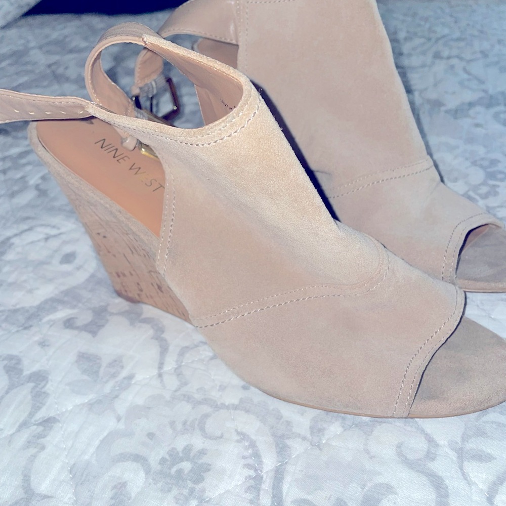 SIZE 9 WOMENS CORK WEDGES